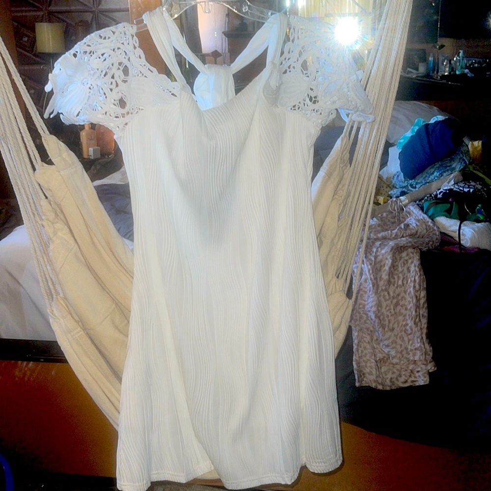 Super Cute White Cold Shoulder Dress Nwot